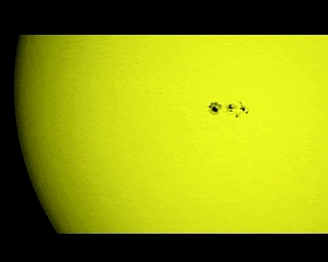 Some renewed activity on the Sun (March 12th, 2015) after a period of calm (Perl 60mm refractor with a solar filter in sheet at the instrument's aperture, and a Perl Echorius 1.3 Webcam; picture stacked with RegiStax, edited and colorized with a image editor; home observatory)