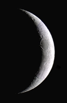 A fine 3-day waxing crescent! (Perl 60mm refractor and a Perl Echorius 1.3 Webcam; home observatory)