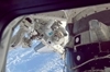 thumbnail to a view of the second spacewalk performed during the STS-128 mission/ vignette-lien vers une vue de la deuxime sortie dans l'espace de la mission STS-128