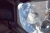thumbnail to a view of the same maneuver than the previous, as seen from inside the ISS however / vignette-lien vers une vue de la mme manoeuvre que prcdemment, mais vue de l'intrieur de l'ISS