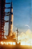 vignette-lien vers une vue du lancement de la mission Apollo 8 depuis le Kennedy Space Center le 21 dcembre 1968  7h 51 heure d'hiver de la cte est amricaine