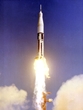vignette-lien vers une vue du vol AS-201, le vol d'une Saturn 1B, en fvrier 1966, fit partie des vols organiss par le centre Marshall de la NASA pour tester la fuse de lancement Saturn 1B et les modules de commande et de service Apollo