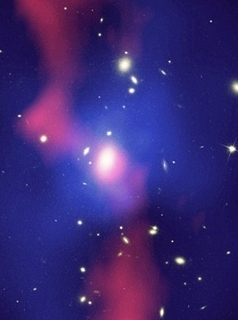 Editor's choice fine picture: The largest ever galactic black hole in the Universe! / Image choisie: Le plus grand trou noir de l'Univers!