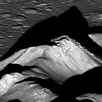 Editor's Choice Fine Picture: Copernicus Crater's Central Peak / Le pic central du cratre Copernic