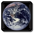 la Terre vue par la mission Apollo 17 (cette image est la vritable image Blue Marble de la Terre; nous l'avons, ici, inverse par rapport  la prise de vue originale)