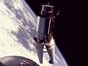 vignette-lien vers une vue de comment l'arrimage de la mission Gemini IX-A ne se droula pas comme prvu: la coiffe de l'adaptateur d'arrimage ATDA ne s'ouvrit pas compltement. Stafford, l'un des deux astronautes de l'quipage, donna  cette vision le nom d'