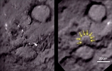 vignette-lien vers une comparaison entre la comte Tempel 1 vue lors du passage de la mission Deep Impact (gauche) en 2005 et du survol par la mission Stardust-NExT (droite). Les flches sur l'image de droite montrent les bords du cratre d'impact de la mission Deep Impact. site 'Amateur Astronomy', sur la base d'une image