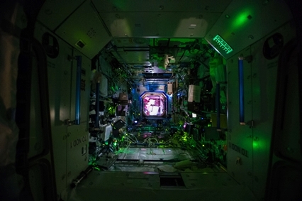 The ISS at Night! / L'ISS pendant le repos de l'quipage!