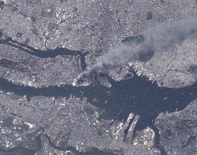 Editor's choice fine picture: The 9/11 attacks as seen from the International Space Station (ISS) / Image choisie: Les attentats du 11 septembre vus de l'espace