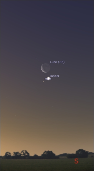 Moon close to the pair Jupiter-Mars by dawn!
