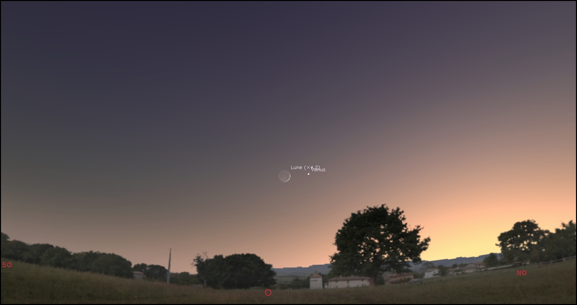 First crescent is seen by twilight close to Venus! A fine show!