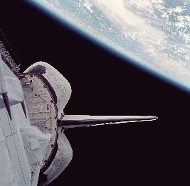 Editor's choice fine picture: Space Shuttle Endeavour in orbit / Image choisie: La navettte Endeavour en orbite